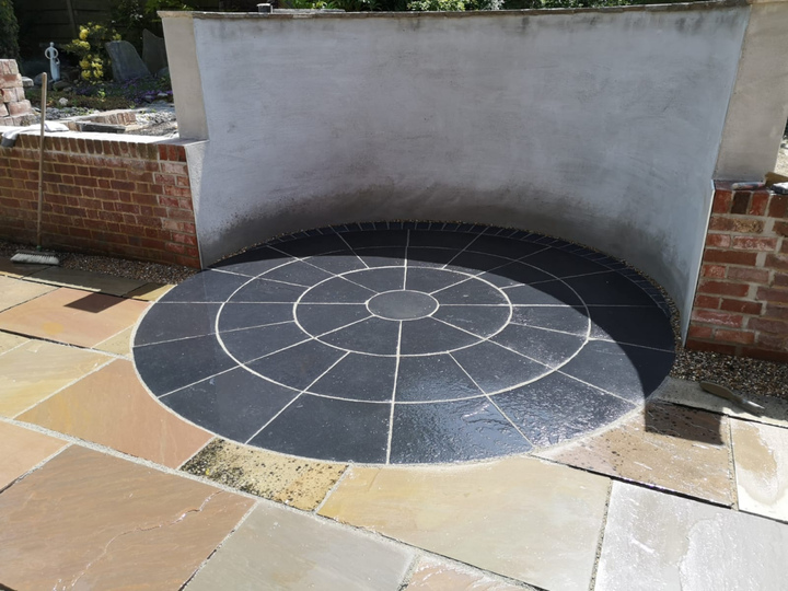 Circular paving feature integrated with existing slabs